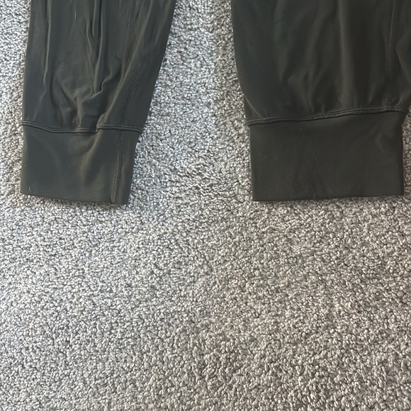 size 4 lululemon leggings - Picture 3 of 9
